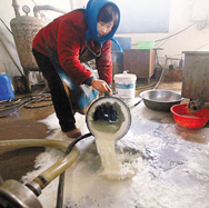 奶業(yè)困局，路在何方？