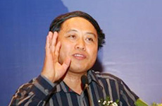 易憲容:經(jīng)濟中速平穩(wěn)增長 房價泡沫須擠掉