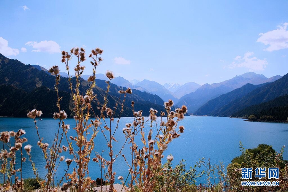 天山上的一顆明珠——天池風光