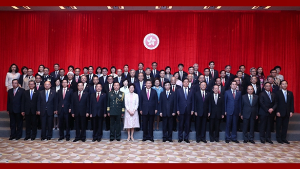 習(xí)近平會(huì)見(jiàn)香港特別行政區(qū)新任行政、立法、司法機(jī)構(gòu)負(fù)責(zé)人