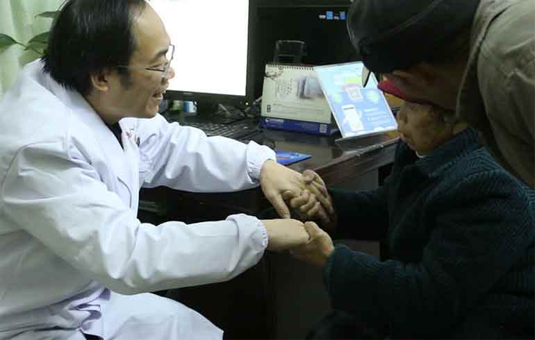 致敬偉大改革｜對話40年，講述身邊的健康故事（第三集）——有了新農(nóng)合，看病不再愁