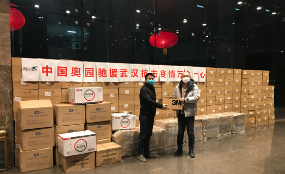1月23日-2月1日，將40萬只救命口罩送抵武漢一線