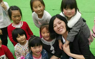 “我可以叫你媽媽嗎？”——一位基層女代表和她的希望小學(xué)