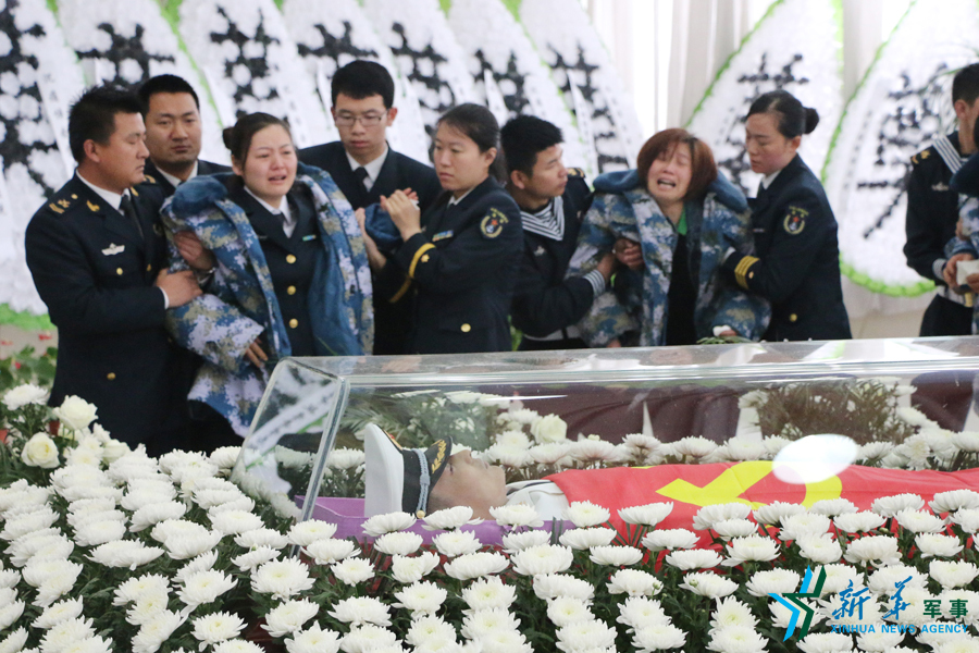 ↑資料圖片：張超烈士遺體告別儀式現(xiàn)場(chǎng)。