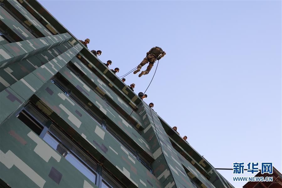 (軍事)(3)中吉“合作-2019”聯(lián)合反恐演練開展聯(lián)合訓練