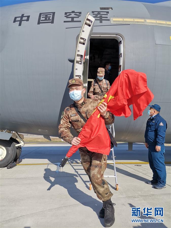 （聚焦疫情防控·圖文互動）（5）空軍第四次向武漢大規(guī)?？者\醫(yī)療隊員和物資