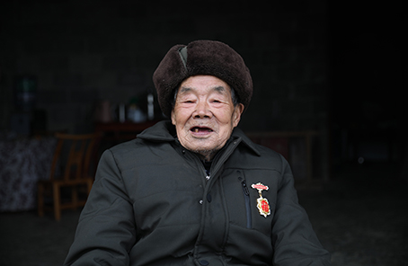 “死守陣地，決不能后退一寸”——記抗美援朝老兵黃忠茂