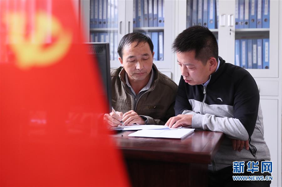 （新華全媒頭條&middot;十九大特別報道&middot;圖文互動）（15）再塑黨的形象的偉大工程&mdash;&mdash;中國共產(chǎn)黨自身建設的五年探索之路