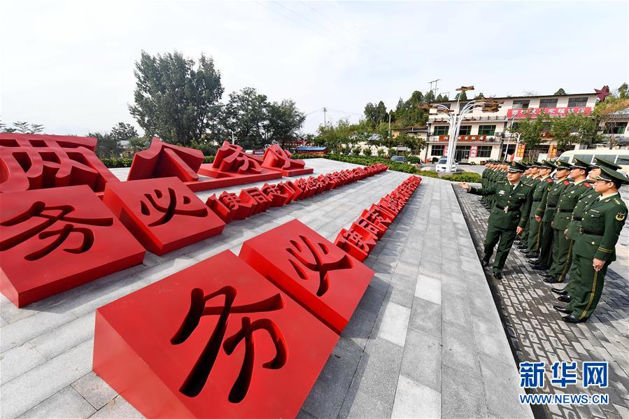 （十九大時光·圖文互動）（1）全面從嚴治黨，以更高能力和水平引領(lǐng)新時代——來自基層蹲點現(xiàn)場的報道