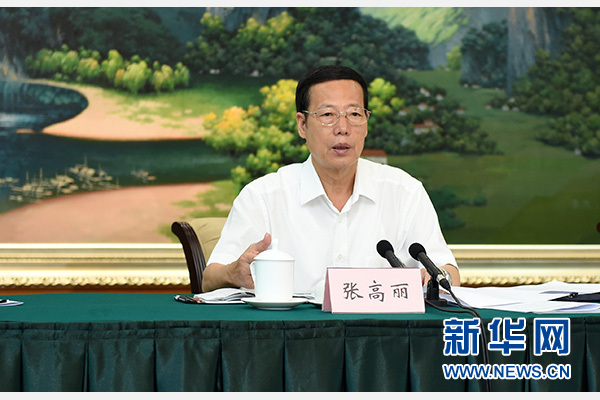 9月16日至18日，中共中央政治局常委、國(guó)務(wù)院副總理張高麗在廣西調(diào)研。這是9月17日，張高麗在南寧主持召開(kāi)“十三五”規(guī)劃編制工作座談會(huì)。 新華社記者張鐸攝 