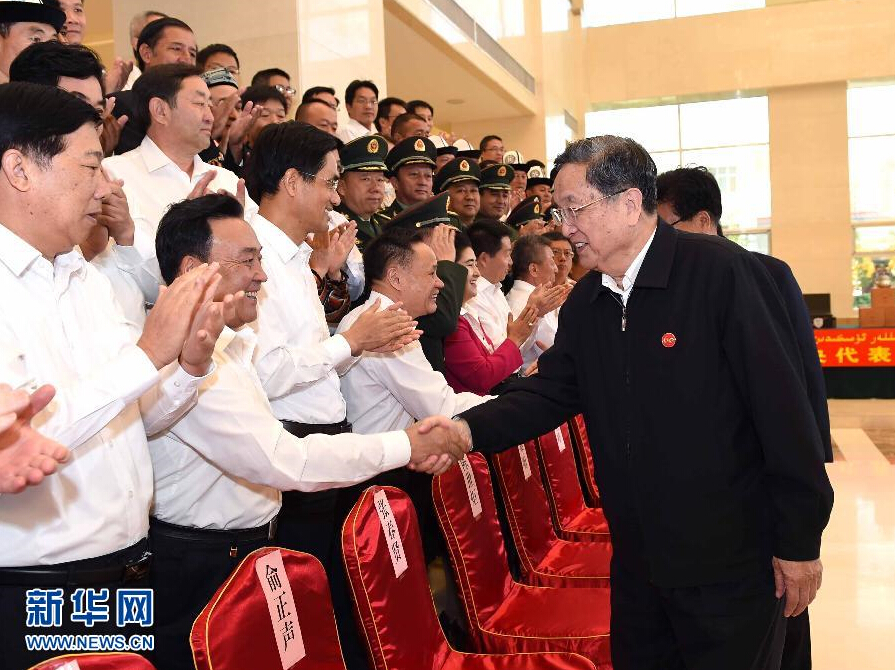 9月28日，中共中央政治局常委、全國政協(xié)主席、中央代表團團長俞正聲率中央代表團部分成員赴祖國最西端的新疆克孜勒蘇柯爾克孜自治州看望慰問各族干部群眾。這是俞正聲接見克州有關(guān)負責同志、各界人士代表和援疆干部代表。新華社記者 饒愛民 攝