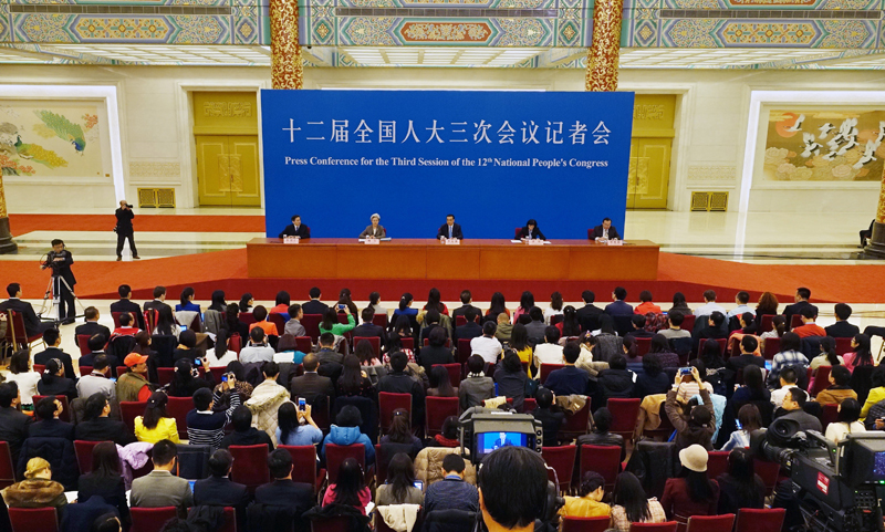 3月15日，國務(wù)院總理李克強在北京人民大會堂與中外記者見面，并回答記者提問。新華社記者 李賀 攝