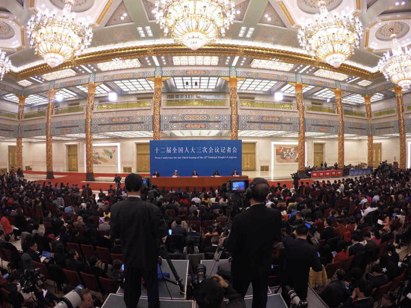 3月15日，國務(wù)院總理李克強在北京人民大會堂與中外記者見面，并回答記者提問。 新華社記者陳曄華攝