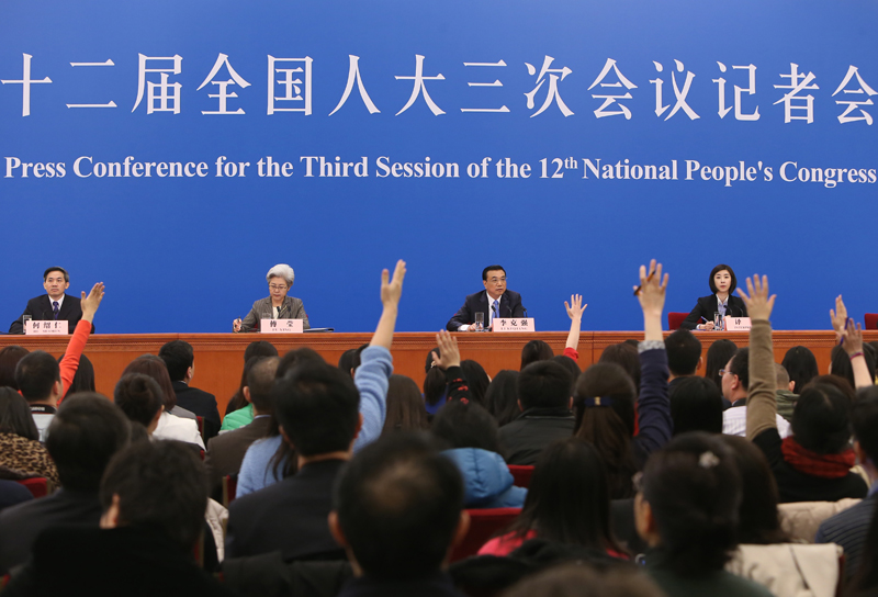 3月15日，國務(wù)院總理李克強在北京人民大會堂與中外記者見面，并回答記者提問。新華社記者 呂迅 攝