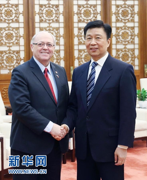 1月4日，中國(guó)國(guó)家副主席李源潮在北京人民大會(huì)堂會(huì)見加拿大參議長(zhǎng)富里。新華社記者 姚大偉 攝