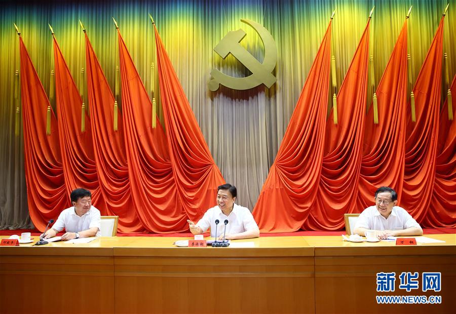 7月22日，中國科協(xié)和中央黨校聯(lián)合舉辦的科技領(lǐng)軍人才專題研修班在北京結(jié)業(yè)，中共中央政治局委員、國家副主席李源潮出席結(jié)業(yè)式并講話。新華社記者丁海濤攝