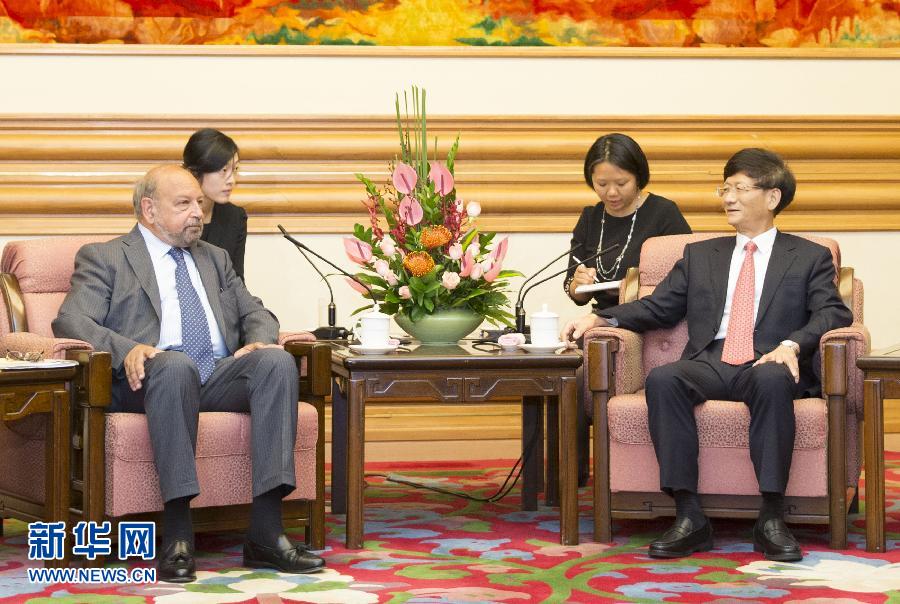9月5日，中共中央政治局委員、中央政法委書(shū)記孟建柱在北京中南海會(huì)見(jiàn)國(guó)際法院院長(zhǎng)亞伯拉罕。 新華社記者 黃敬文 攝 