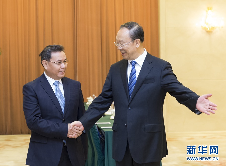10月12日，中共中央書記處書記、全國政協(xié)副主席杜青林在北京會見來華訪問并出席“2016中國共產(chǎn)黨與世界對話會”的老撾人革黨中央政治局委員、建國陣線中央主席賽頌蓬·豐威漢率領(lǐng)的老撾人革黨代表團?！⌒氯A社記者丁海濤攝