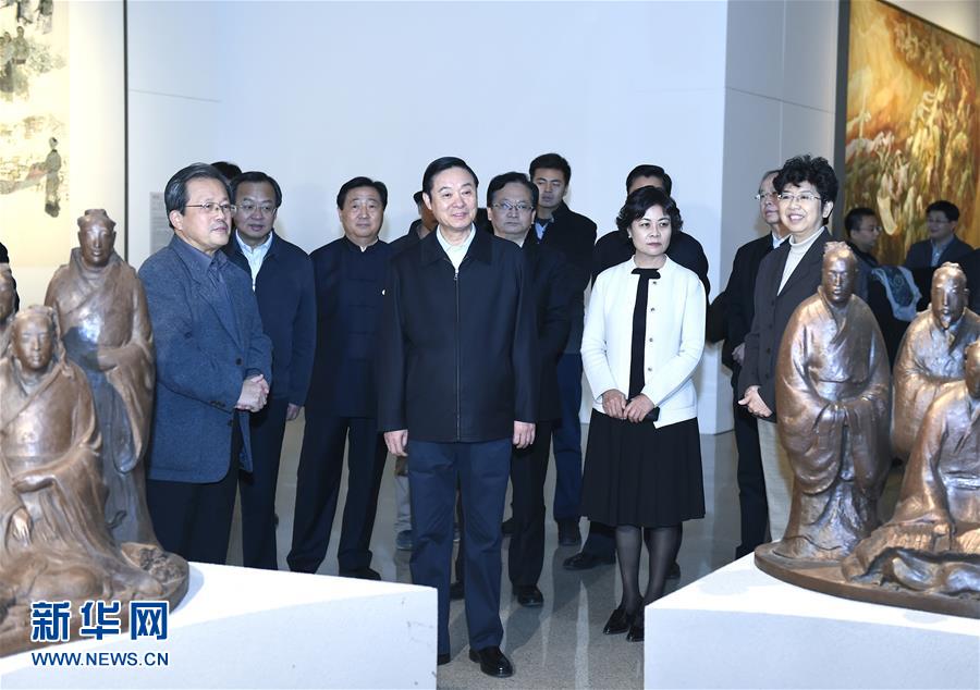 12月6日，中共中央政治局委員、中央書記處書記、中宣部部長劉奇葆在北京參觀中華文明歷史題材美術(shù)創(chuàng)作工程入選作品展覽。 新華社記者張領(lǐng)攝