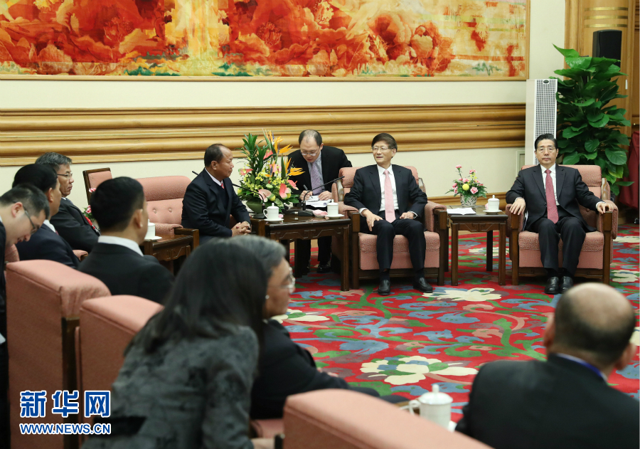 12月27日，中共中央政治局委員、中央政法委書記孟建柱在北京集體會(huì)見出席湄公河流域執(zhí)法安全合作機(jī)制成立五周年部長級(jí)會(huì)議的各國代表團(tuán)團(tuán)長。新華社記者 王曄 攝 