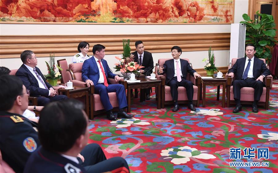 5月8日，中共中央政治局委員、中央政法委書記孟建柱在北京中南海會(huì)見蒙古國法律內(nèi)務(wù)部部長(zhǎng)賓巴朝格特。 新華社記者 張鐸 攝