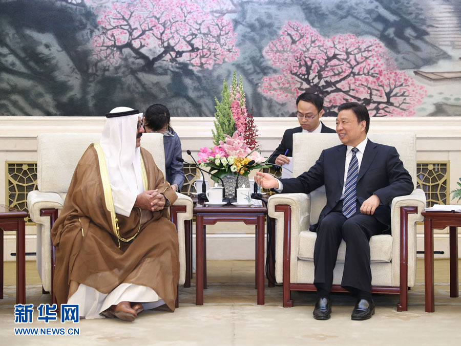 5月16日，國(guó)家副主席李源潮在北京會(huì)見(jiàn)來(lái)華出席“一帶一路”國(guó)際合作高峰論壇的科威特宮廷事務(wù)大臣納賽爾。 新華社記者 王曄 攝
