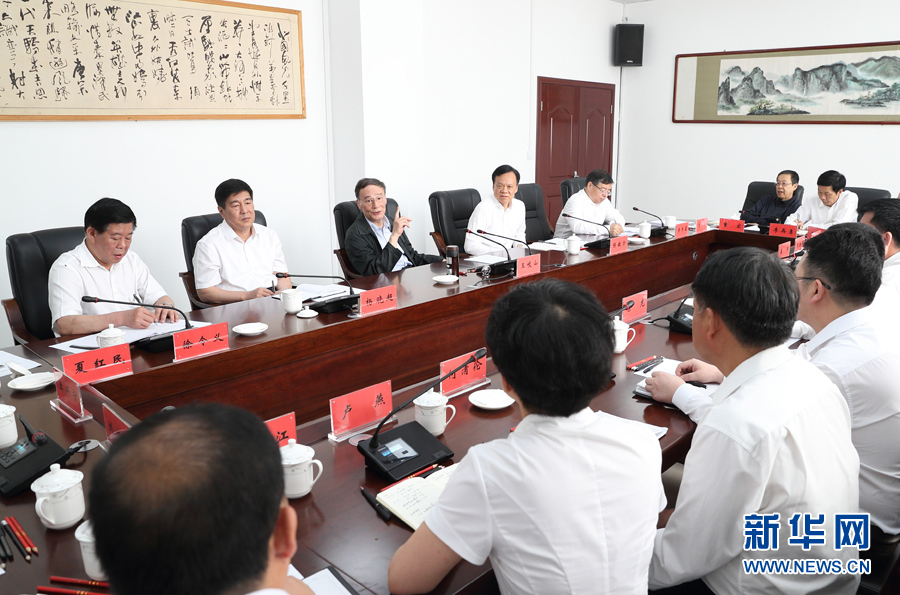 6月20日至22日，中共中央政治局常委、中央紀(jì)委書記王岐山在貴州省檢查紀(jì)檢監(jiān)察工作。這是6月21日，王岐山在修文縣委紀(jì)委座談會上講話。新華社記者 王曄 攝