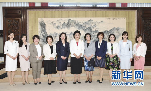 　　7月12日，國務院副總理劉延東在北京會見以日本自民黨前總務會長野田圣子為首的日本執(zhí)政黨女國會議員代表團一行。 新華社記者 高潔 攝