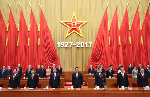 8月1日，慶祝中國(guó)人民解放軍建軍90周年大會(huì)在北京人民大會(huì)堂隆重舉行。中共中央總書記、國(guó)家主席、中央軍委主席習(xí)近平和李克強(qiáng)、張德江、俞正聲、劉云山、王岐山、張高麗等出席大會(huì)。新華社記者 鞠鵬 攝