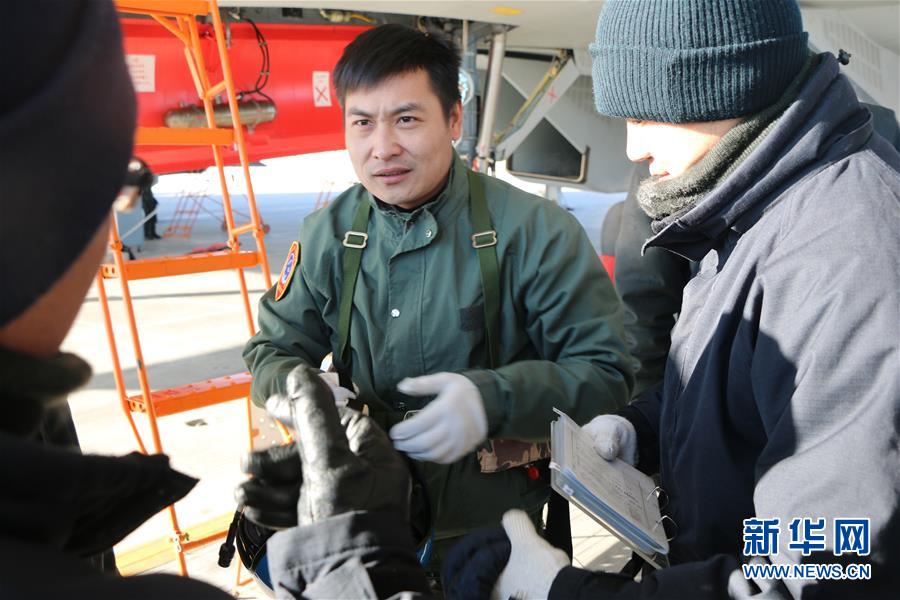 （建軍90周年·英雄·圖文互動）（2）聽，渤海灣有風(fēng)吹過來——追記海軍某艦載航空兵部隊一級飛行員張超