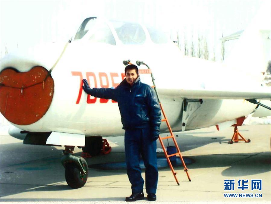 （建軍90周年·英雄·圖文互動）（3）聽，渤海灣有風(fēng)吹過來——追記海軍某艦載航空兵部隊一級飛行員張超
