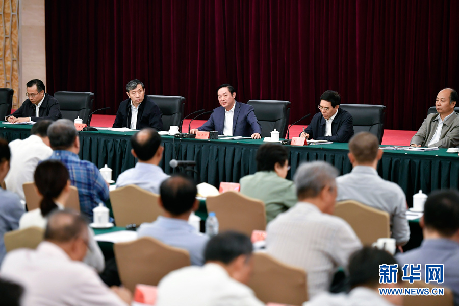 9月7日，中共中央政治局委員、中央書記處書記、中宣部部長劉奇葆在北京出席全國電視劇工作座談會并講話。 新華社記者 燕雁 攝

