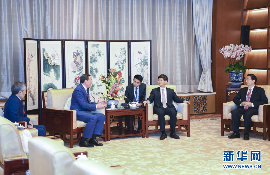9月26日，中共中央政治局委員、中央政法委書記孟建柱在北京會(huì)見來(lái)華出席國(guó)際刑警組織第86屆全體大會(huì)的哈薩克斯坦內(nèi)務(wù)部長(zhǎng)卡西莫夫。國(guó)務(wù)委員、公安部部長(zhǎng)郭聲琨參加有關(guān)會(huì)見。新華社記者 張領(lǐng) 攝