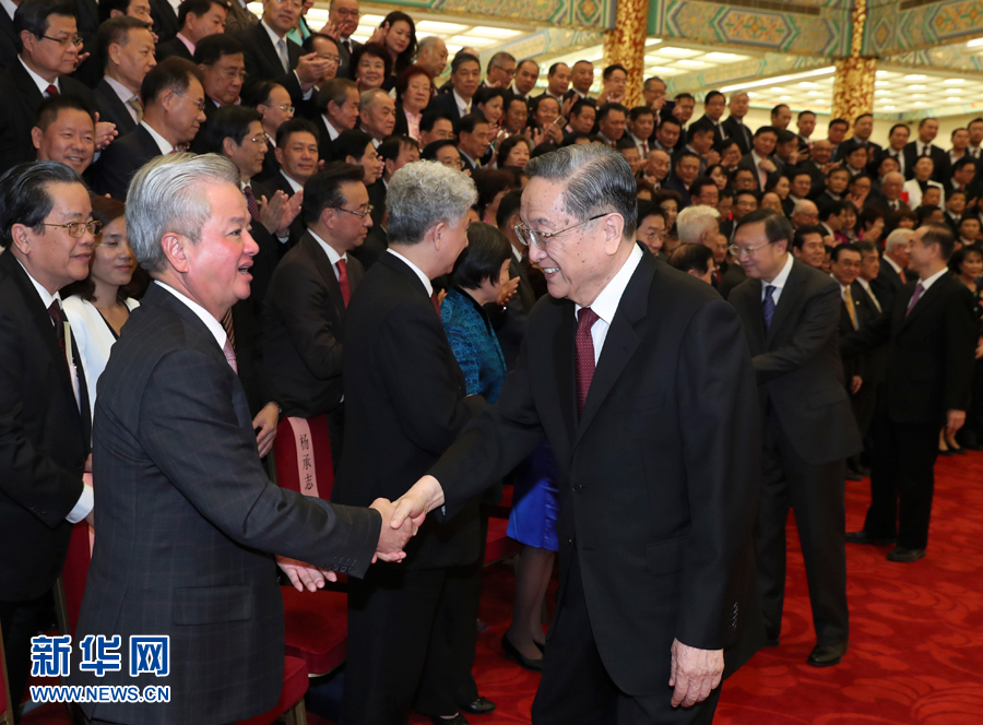 9月28日，中共中央政治局常委、全國政協(xié)主席俞正聲在北京會見出席中國海外交流協(xié)會第六次會員大會的全體代表，并發(fā)表講話。 新華社記者 龐興雷 攝