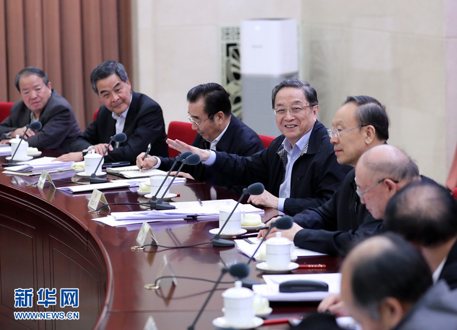 11月16日，全國(guó)政協(xié)在北京召開第75次雙周協(xié)商座談會(huì)，圍繞“推進(jìn)糧食定價(jià)機(jī)制、補(bǔ)貼政策和收儲(chǔ)制度改革”建言獻(xiàn)策。全國(guó)政協(xié)主席俞正聲主持會(huì)議并講話。新華社記者 鞠鵬 攝