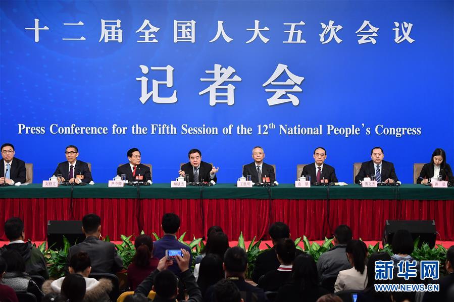（兩會(huì)）（1）全國(guó)人大教科文衛(wèi)委主任委員柳斌杰等就“人大監(jiān)督工作”答記者問
