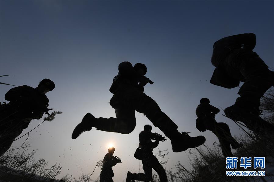 （新華全媒頭條&middot;圖文互動(dòng)）（12）備戰(zhàn)踏上新起點(diǎn)，練兵展現(xiàn)新氣象&mdash;&mdash;2018中國軍隊(duì)新年開訓(xùn)全景大掃描