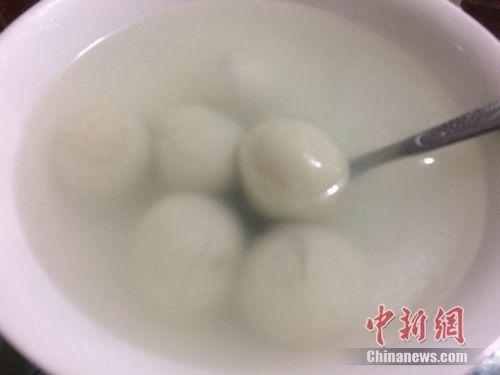 資料圖：湯圓煮制后，表面比元宵光滑，湯水相對清澈。 <a target='_blank'  ><p  align=