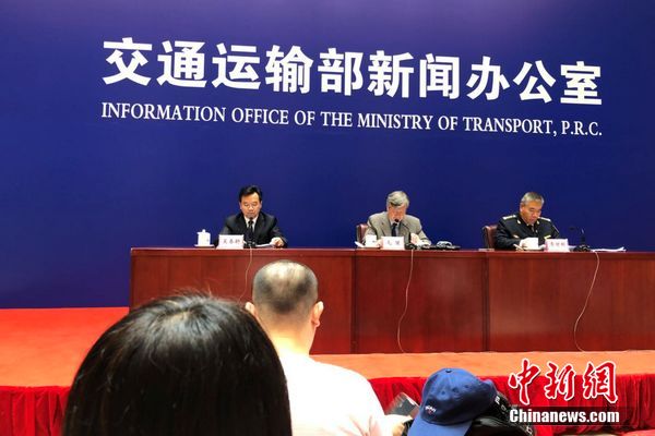 交通運(yùn)輸部6月份例行新聞發(fā)布會(huì)現(xiàn)場(chǎng)。 程春雨 攝