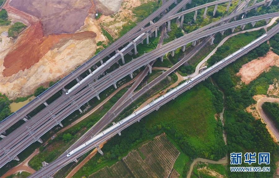 （經(jīng)濟(jì)）（3）全國鐵路實行新列車運行圖