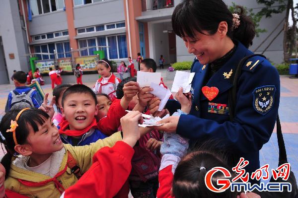 【我和軍隊(duì)的不解之緣】“先是軍人，才是媽媽”