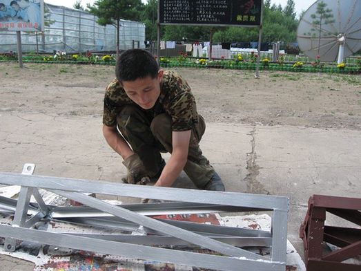【網(wǎng)絡媒體國防行】軍中小能手！漠河雷達站里，別樣軍旅文化生活讓人“驚艷”