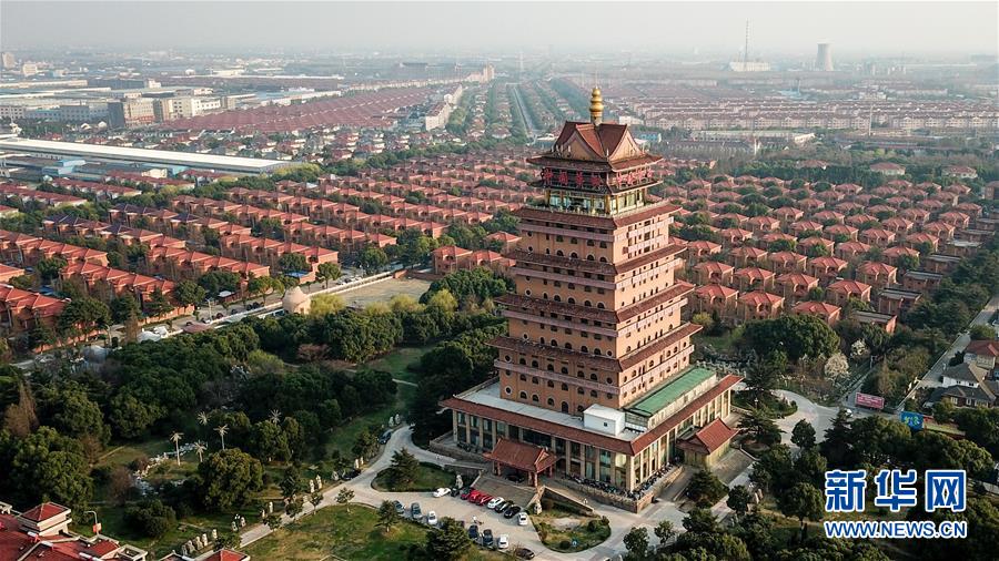 （慶祝改革開放40周年基層行&middot;村莊篇&middot;圖文互動）（2）&ldquo;第一村&rdquo;華西：住房、樓宇刻畫發(fā)展&ldquo;年輪&rdquo;