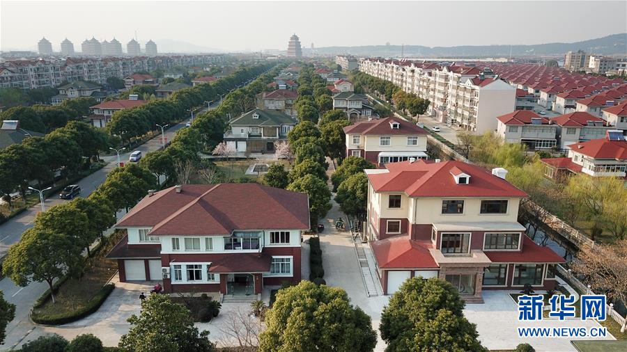 （慶祝改革開放40周年基層行&middot;村莊篇&middot;圖文互動）（3）&ldquo;第一村&rdquo;華西：住房、樓宇刻畫發(fā)展&ldquo;年輪&rdquo;