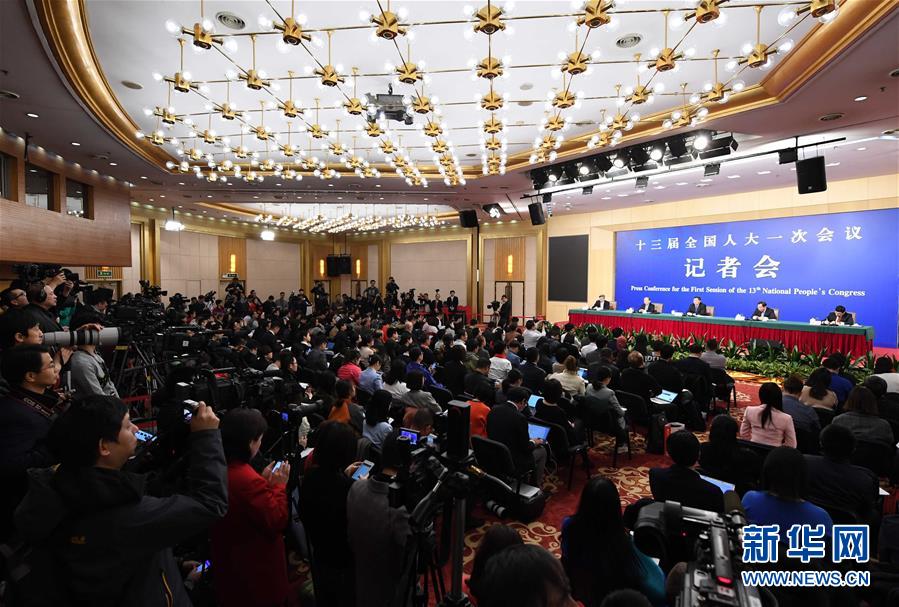 （兩會(huì)&middot;XHDW）（1）國(guó)家發(fā)改委主任何立峰等就&ldquo;創(chuàng)新和完善宏觀調(diào)控，推動(dòng)高質(zhì)量發(fā)展&rdquo;答記者問(wèn)