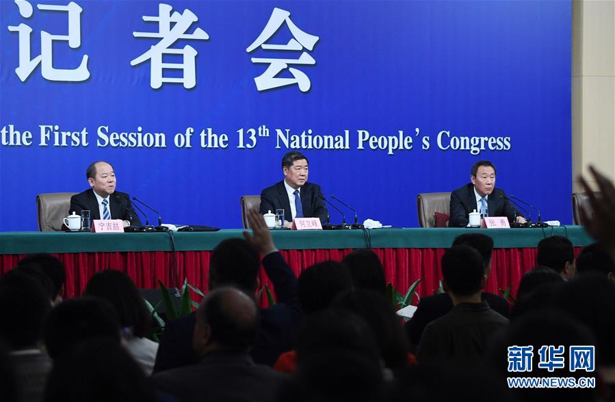 （兩會(huì)&middot;XHDW）（3）國家發(fā)改委主任何立峰等就&ldquo;創(chuàng)新和完善宏觀調(diào)控，推動(dòng)高質(zhì)量發(fā)展&rdquo;答記者問