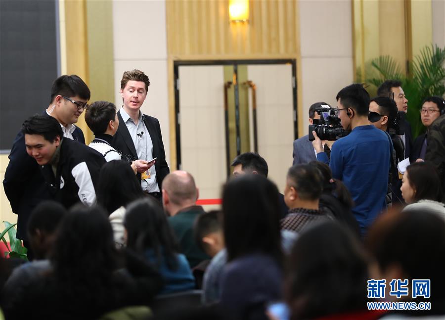 （兩會(huì)&middot;新華網(wǎng)）（3）外交部部長(zhǎng)王毅答記者問