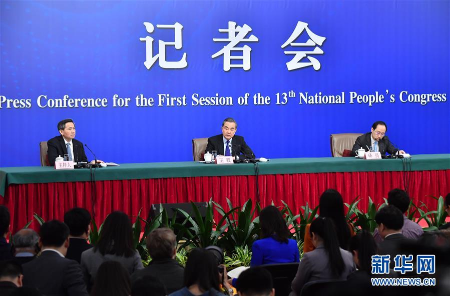 （兩會&middot;XHDW）（7）外交部部長王毅就&ldquo;中國的外交政策和對外關(guān)系&rdquo;答記者問