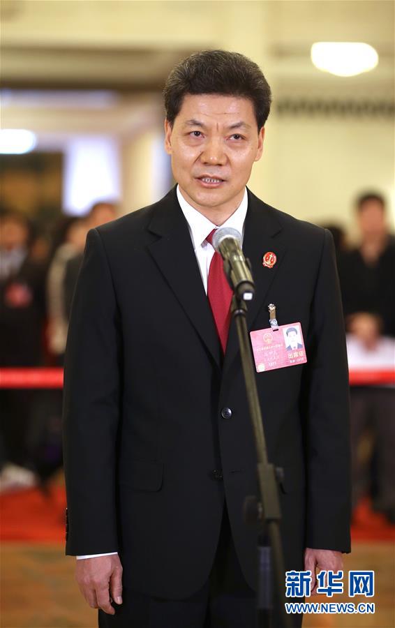 （兩會(huì)&middot;XHDW）（8）全國(guó)人大代表接受采訪