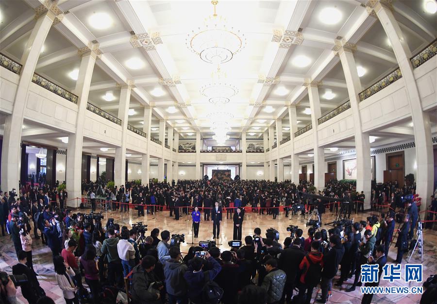 （兩會(huì)&middot;XHDW）（16）全國政協(xié)委員接受采訪